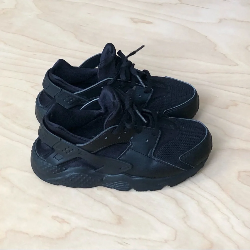 Nike huarache triple